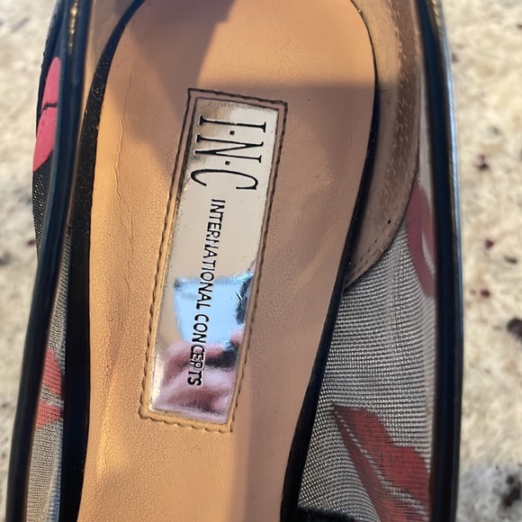 INC Kanaa Kiss Black Mesh Pumps - Picture 2 of 4